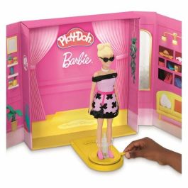 Hasbro Play-Doh Desfile de Moda Barbie Estudio y Pasarela 2 en 1 para +5 años con Modas y Accesorios