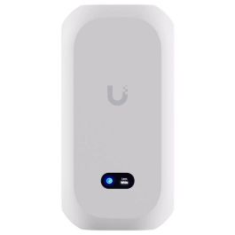 Ubiquiti Hub, 0.96" display, PoE, RJ-45