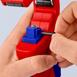 Knipex 90 23 01 BK Cortatubos para Plástico y Acero, Diámetro de Corte hasta 50 mm, Color Azul/Rojo