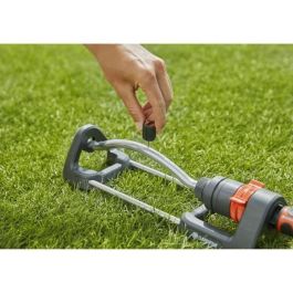 Gardena Aspersor oscilante Aqua s, cobertura 90-220m², alcance 7-17m, gris/naranja Gardena Aspersor oscilante Aqua s, cobertura 90-220m², alcance 7-17m, gris/naranja