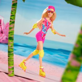 Barbie Hrb04 Muñeca The Movie Coleccionable Patinadora Mallas Multicolor, Visera Rosa y Patines Neón