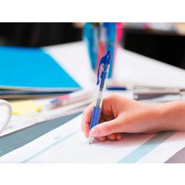 Q-connect Bolígrafo Retráctil con Sujeción de Caucho Tinta Aceite Azul Trazo 0,7 mm