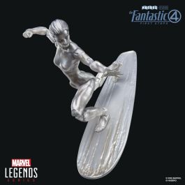 Hasbro Figura Estela Plateada Marvel Los 4 Fantásticos 15cm Articulada con 5 Accesorios, Manos Alternativas, Tabla de Surf y Base