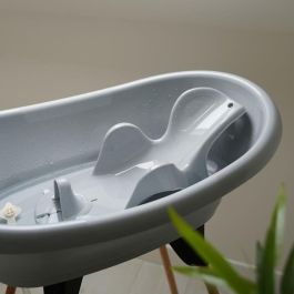 Thermobaby Asiento de Baño Ergonómico Daphne para Bebé con Sujeción Perfecta, Entrepierna Ajustable y Ventosas, Gris Charme