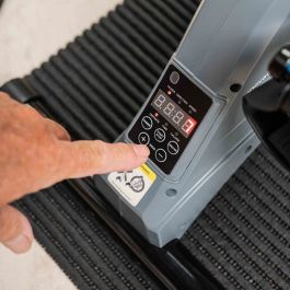 Pedaleador Eléctrico Asistido para Piernas y Brazos con Esterilla y Mando Velora 3000 InnovaGoods