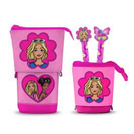 Barbie Estuche Portatodo Vertical Cute + 2 Bolígrafos de Gel Borrables Flower Rosa con Cremallera y Forro Interior Precio: 18.79000046. SKU: B1C9PJMQRZ