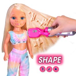 Famosa Nac73000 Muñeca Nancy Air Styler: Crea Peinados Flexibles con Herramienta de Belleza y Accesorios