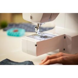 Brother RL-417 Máquina de coser mecánica con 17 funciones de costura, potente luz LED, brazo libre y 3 años de garantía