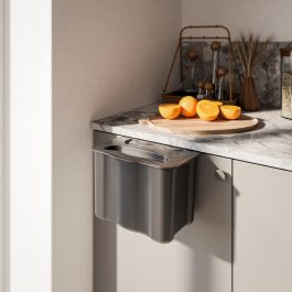 Emuca Contenedor de reciclaje para colgar en la puerta y recoger la basura Recycle, 1 vaso de 5 litros, con tapa, Plástico gris antracita