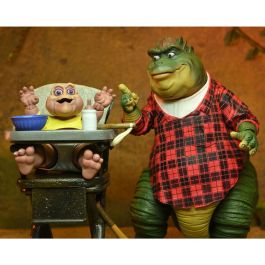 Neca Ultimate Earl Sinclair - Figura de Acción Scale de Dinosaurs (18 cm) con Accesorios: Mando, Latas, Gorro, Taza, Cabeza y Manos Opcionales