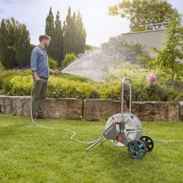 Gardena Carrete de manguera AquaRoll M con ruedas de metal, manguera Clásica 25m 15mm, tambor metálico, Kick&Stand, antigoteo, resistente a heladas