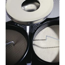 Durable 333023 Papelera de Metal Redonda con Cenicero Integrado, Plata, 17 L, 26 cm Diámetro, 620 mm Altura