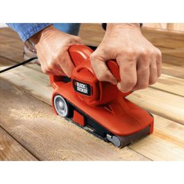 Black + Decker Lijadora de banda 720W 75x457mm. Rodillo pequeño para bordes, sup. lijado 75x150mm, centrado auto., bolsa de polvo.