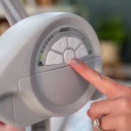 Ingenuity ING0074451173002 Columpio eléctrico plegable EndlessBloom para bebé con arco de juguete, ajustes de balanceo, temporizador y reclinación