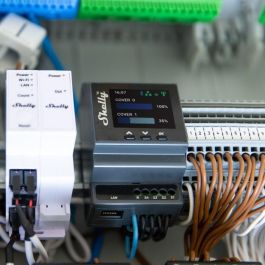 Shelly Pro Dual Cover PM Relé Inteligente 2x Control de Persianas Toldos WLAN LAN BT DIN-Rail Negro