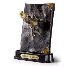 The Noble Collection Diario de Tom Riddle (Lord Voldemort) con colmillo del basilisco - Réplica Harry Potter en resina 22x14 cm Precio: 64.49999985. SKU: B1DAJXMAHF