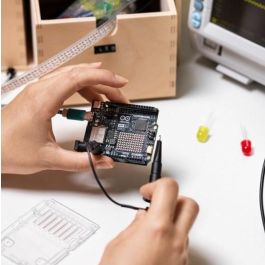 Arduino Uno R4 WiFi - Placa con microcontrolador Renesas RA4M1 ARM Cortex M4, 256kB Flash, 32kB SRAM, WiFi y Bluetooth