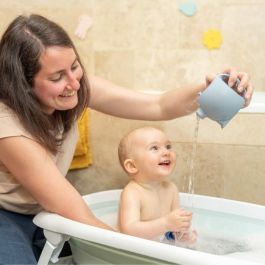 Badabulle BAD3661276189287 Regadera de Silicona - Juguete Multifunción para Baño, Playa y Aire Libre Infantil