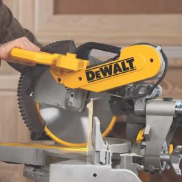 DeWALT Sierra Ingletadora DWS780 1675W con Disco de 305mm