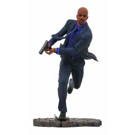 DIAMOND SELECT Figura Diorama John Wick 2 Cassian 23cm PVC Gallery Esculpida por Rocco Tartamella Diseñada por Caesar