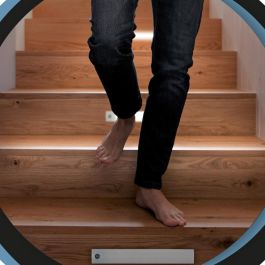 Je cherche une Idee Lámpara 12 LED con Sensor de Movimiento Recargable para Armarios y Escaleras Longitud 25 cm