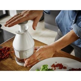 Leifheit Chopper Comfort & Clean, Picador de Alimentos con Empujador Flexible y Cuchilla Giratoria, Fácil Limpieza