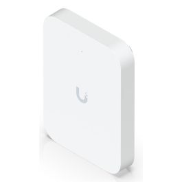 Ubiquiti AP WiFi 7 Montaje Pared, 4 Spatial Streams, 115 m2, 3x 2.5 GbE RJ45 PoE, Switch Integrado para Hostelería