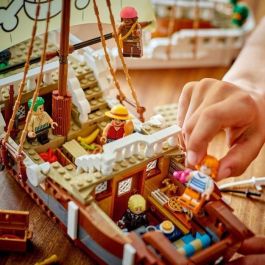 LEGO 75639 Barco Pirata One Piece Navegando Alegre - Set de Construcción para Niños de 10 Años