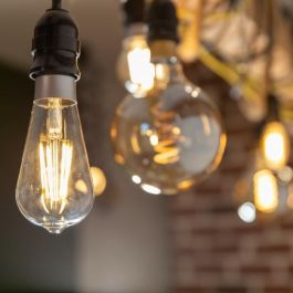 Shelly Bombilla LED Inteligente Vintage ST64 E27 Wi-Fi Regulable Transparente Blanco Cálido 7W 750lm CRI 80 IP20 2700K