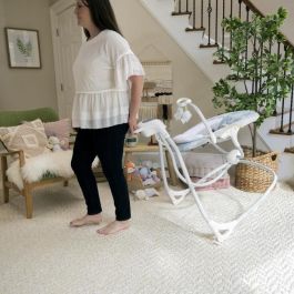 Ingenuity Columpio SimpleComfort Everston Cradling Swing - Asiento Ajustable - 8 Melodías y Sonidos - Desde el Nacimiento - Eléctrico