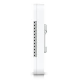 Ubiquiti Single door, 5x 10/100/1000 Base-T, PoE++, 174.9 x 126 x 32.9 mm Ubiquiti Single door, 5x 10/100/1000 Base-T, PoE++, 174.9 x 126 x 32.9 mm