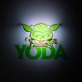 3D Light FX Lámpara Mini Yoda Star Wars 3D LED, funciona con pilas, nunca se calienta al tacto