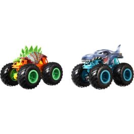 Coche hot wheels monster trucks. pack de dos coches de demolición.escala 1:64 - modelos surtidos