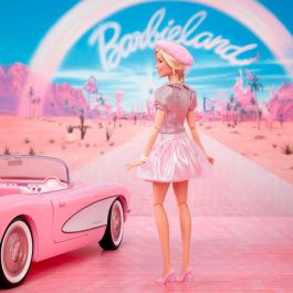 Barbie JBJ53 Muñeca de pelicula Barbie con Boina rosa