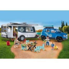 PLAYMOBIL 71423 Familia con coche y caravana - Contiene 3 personajes, muebles y muchos accesorios.