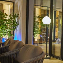 Lumisky LUNY TALL Lámpara de Pie Luminosa Al. 150 cm Base Metálica Diseño Escandinavo LED Blanco Cálido y Blanco Regulable