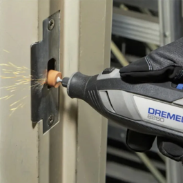Dremel Multiherramienta Inalámbrica 8250 de 12V, 5 Accesorios, 1 Batería 2Ah, 5000-30000 RPM
