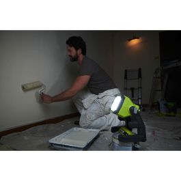 Ryobi RLFD18-0 Proyector LED 18V, 3 intensidades (1800/1100/500 lúmenes), Cabezal giratorio 360°