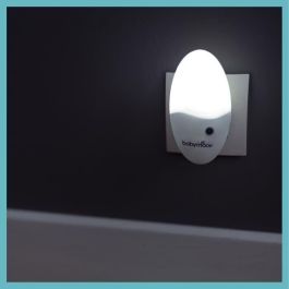 Babymoov Luz de Noche LED para Bebé, 2 Intensidades de Luz, Enchufe Giratorio 90º, Luz Blanca Natural, Bajo Consumo, Sin Riesgo de Quemaduras