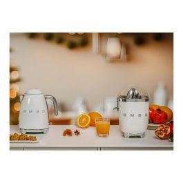 Smeg KLF03CREU Hervidor de Agua de Acero Inoxidable 1.7L 2400W con Filtro Antical, Apagado Automático y Base Giratoria 360°, Color Crema