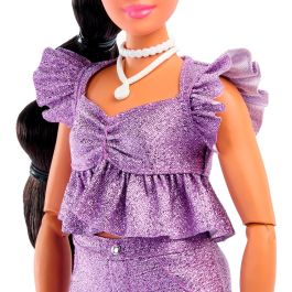 Barbie Jfp43 Muñeca Deluxe Metallic Style, Conjunto Amatista con Top de Volantes, Pantalones Cortos, Bolso y Tacones Plateados Barbie Jfp43 Muñeca Deluxe Metallic Style, Conjunto Amatista con Top de Volantes, Pantalones Cortos, Bolso y Tacones Plateados