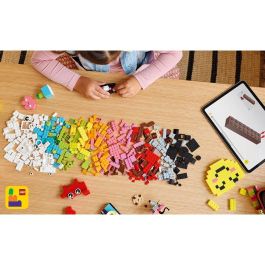 LEGO 11042 Caja Feliz Creativa Classic, Set de Construcción con 680 Ladrillos y Elementos Especiales, Guía Inspiradora y 10 Modelos Rápidos para Niños +5 Años