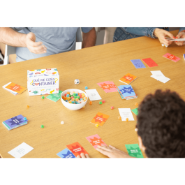 HELLOFUN! Juego ¿Qué Me Estás Container? español - Adivina Frases con Retos Divertidos, para Mayores de 12 Años