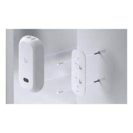 Ubiquiti Hub, 0.96" display, PoE, RJ-45 para AI Theta deployment