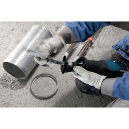 Bosch Professional GSA 1100 E Sierra de Sable Profesional 1100W, capacidad de corte 230mm en madera, incluye 2 hojas y estuche