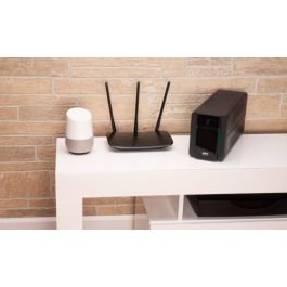 APC BX750MI UPS Línea Interactiva 0.75 kVA / 410 W con 4 salidas AC, compacto, protección contra sobrecarga