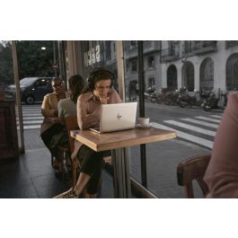 HP EliteBook G11 Portátil AMD Ryzen 7 8840U 14" WUXGA 16 GB DDR5 512 GB SSD AMD Radeon 780M Windows 11 Pro Plata HP EliteBook G11 Portátil AMD Ryzen 7 8840U 14" WUXGA 16 GB DDR5 512 GB SSD AMD Radeon 780M Windows 11 Pro Plata