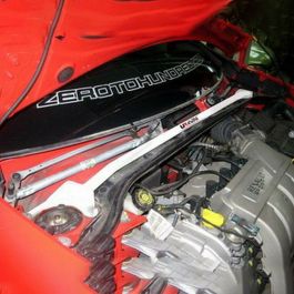 Barra de Refuerzo Ultra Racing URTW2-990 Frontal Superior Precio: 6294.78999985. SKU: B1J53EEM9B
