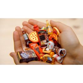 Bizak Mini World Kit Esencial Cápsula Sorpresa Juguete de Cocina con Miniaturas para Coleccionar