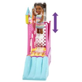 Barbie Hhb67 Mat Muñeca Skipper Niñera Babysitters Inc. con Castillo Inflable, Tobogán, Columpio, Piscina de Bolas y Triciclo Barbie Hhb67 Mat Muñeca Skipper Niñera Babysitters Inc. con Castillo Inflable, Tobogán, Columpio, Piscina de Bolas y Triciclo